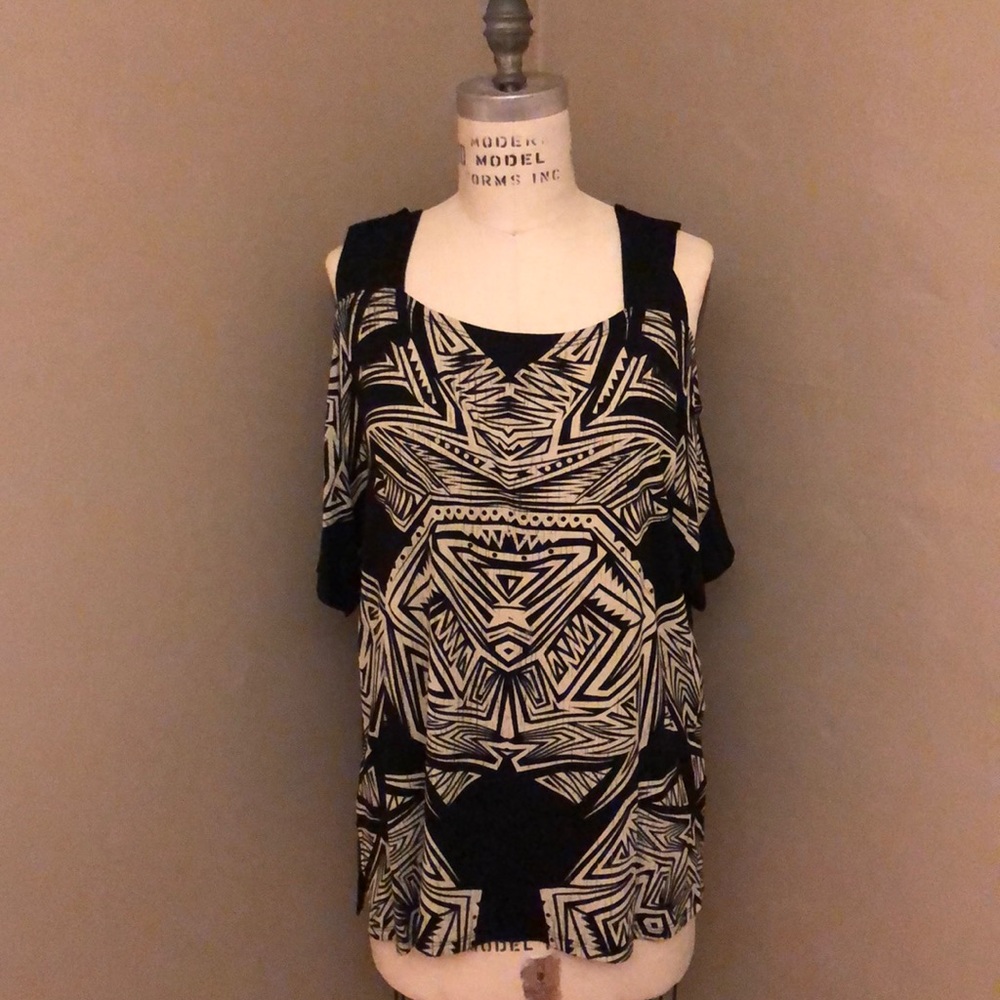 Edista off the shoulder top size L.